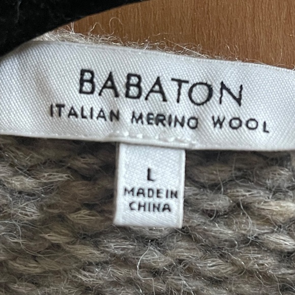 Aritzia Cropped Sweater - Picture 3 of 4